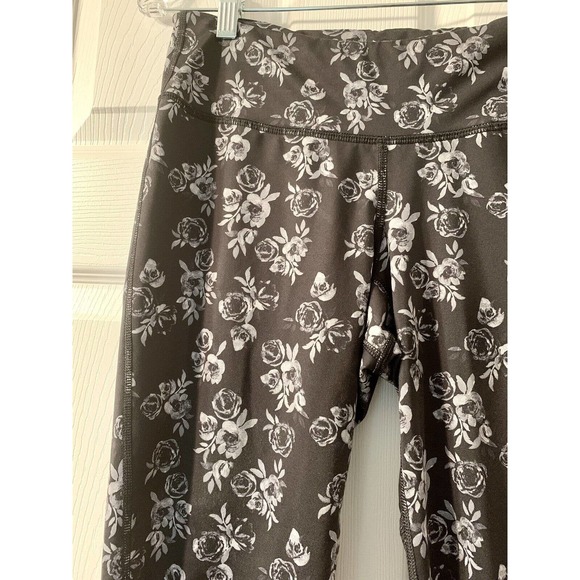 Old Navy Active Go Dry Women's Leggings Ditsy Floral Black Gray Capri Large - Picture 2 of 7